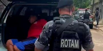 Rotam prende suspeito com crack e balanças que seriam arremessados ao Iapen