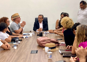 Prefeitura abre diálogo com artistas e discute valorização do teatro amapaense em reunião com 26 coletivos culturais