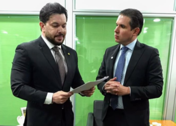 Acácio Favacho entrega relatório da PEC 47 e reforça mobilização em defesa dos servidores dos ex-territórios
