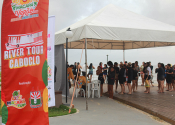 RIVER TOUR CABOCLO LEVA MORADORES E TURISTAS PARA CONHECER AS BELEZAS NATURAIS DO RIO AMAZONAS