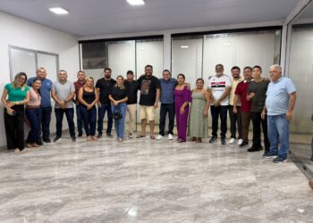PAULO LEMOS REÚNE COORDENADORES DE SANTANA PARA ALINHAR AÇÕES E FORTALECER ATUAÇÃO POLÍTICA NO MUNICÍPIO