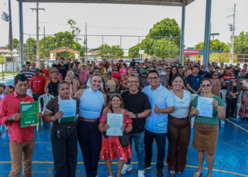 PREFEITURA DE MACAPÁ ENTREGA 220 TÍTULOS DE REGULARIZAÇÃO FUNDIÁRIA A FAMÍLIAS DA ILHA MIRIM