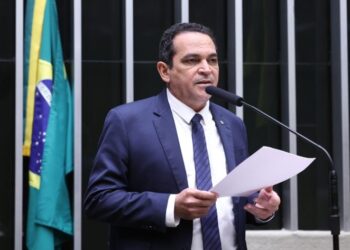 Paulo Lemos lidera aprovação da Universidade Federal da Fronteira Norte e defende fim da escala 6×1 no Congresso