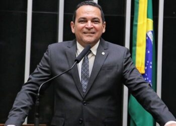Paulo Lemos comemora avanço da PEC 47 na CCJ e acompanha pautas trabalhistas no Congresso